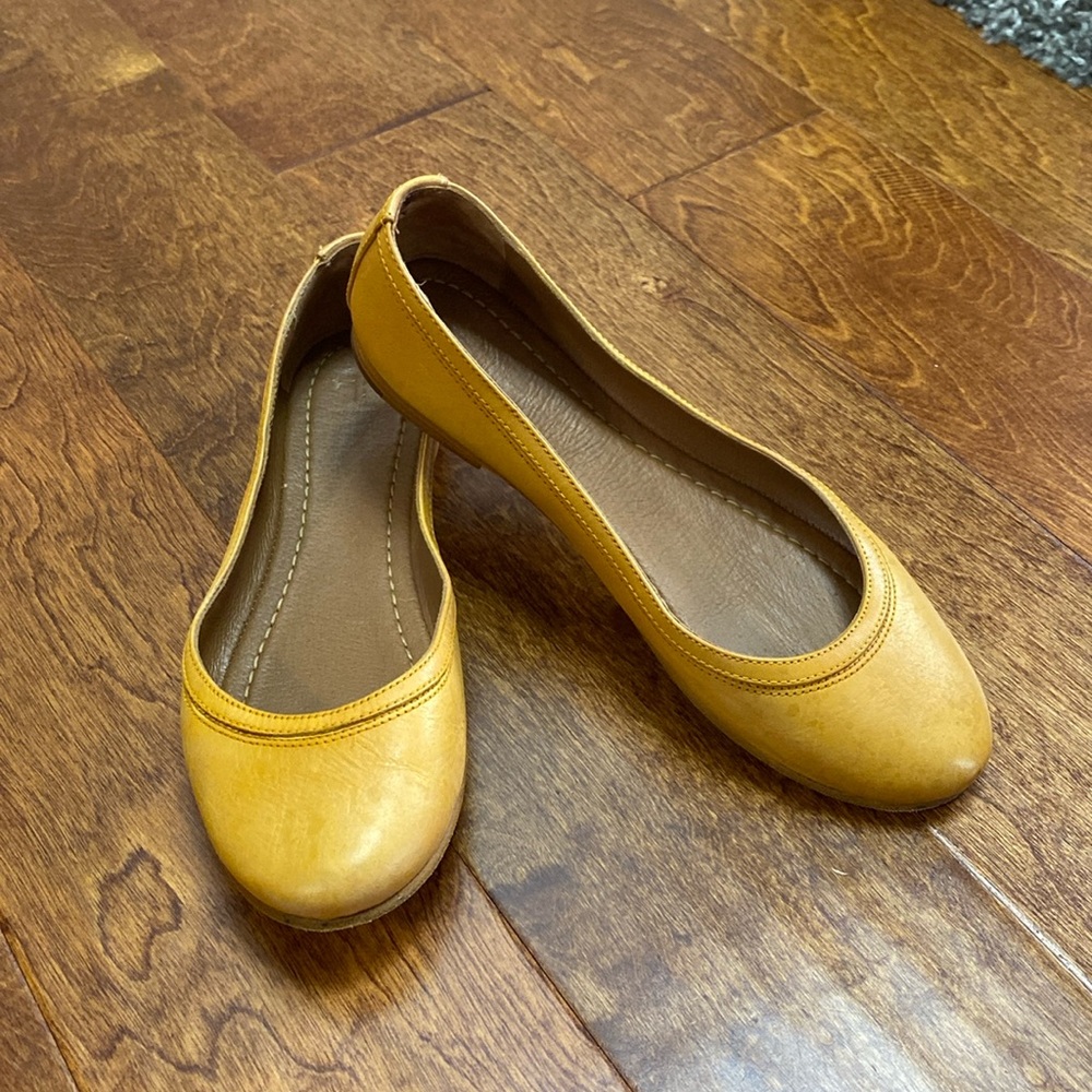 [Frye] Carson Leather Ballet Flat in Marigold Yellow 9.5